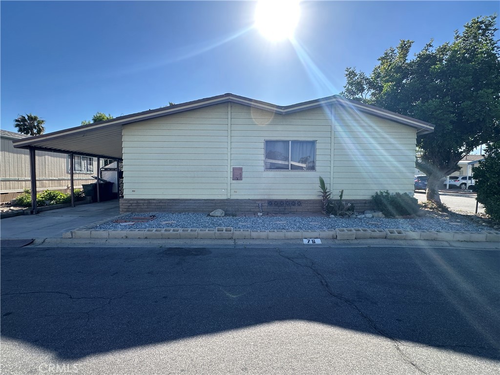 929 E foothill Boulevard