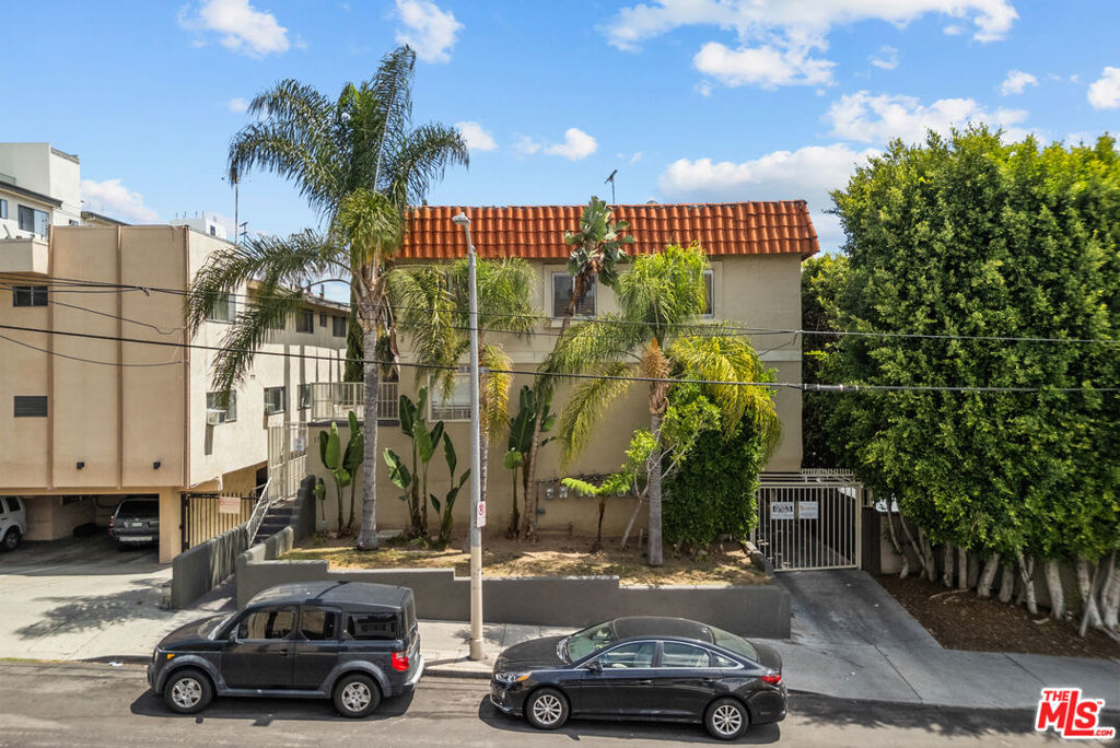 1540 N FULLER Avenue 8