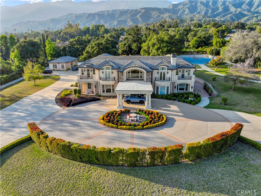 1433 Royal Oaks