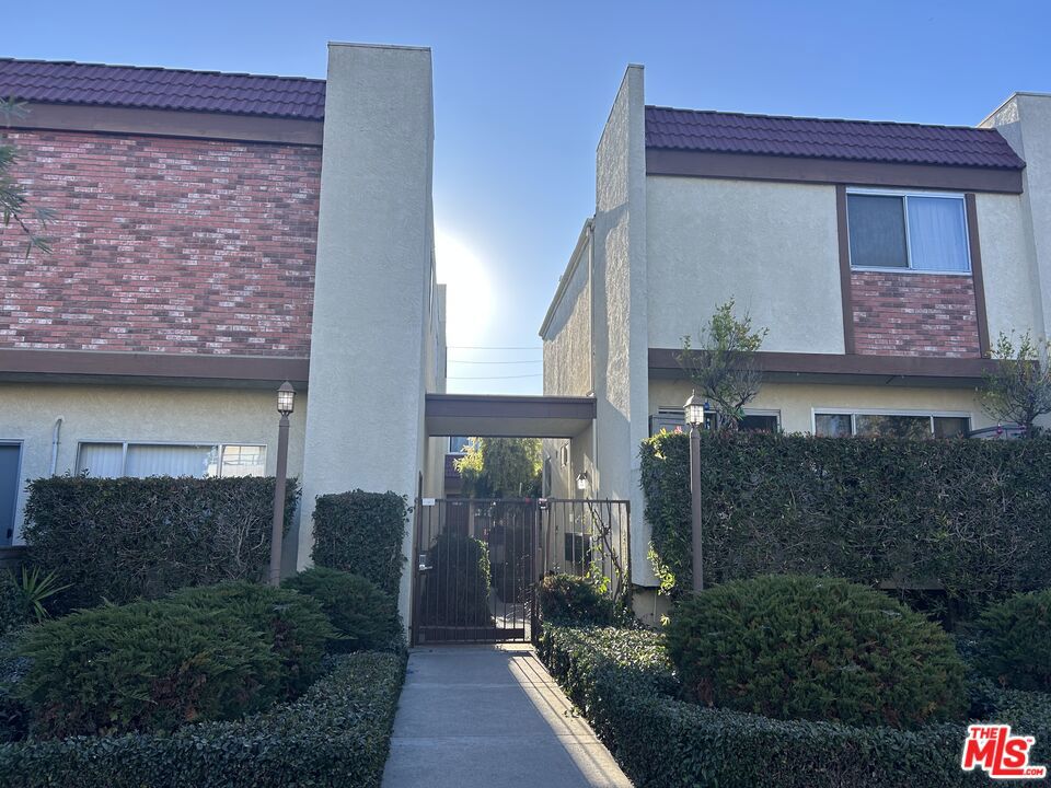2452 Chelsea Place E