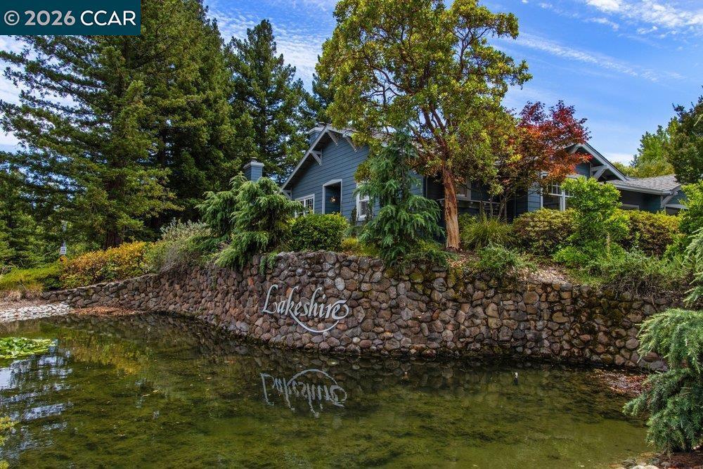 1901 Lakeshire Dr