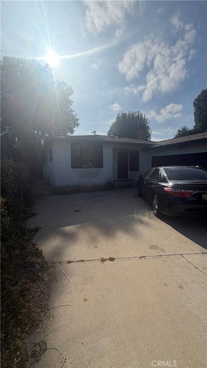 5837 Cedros