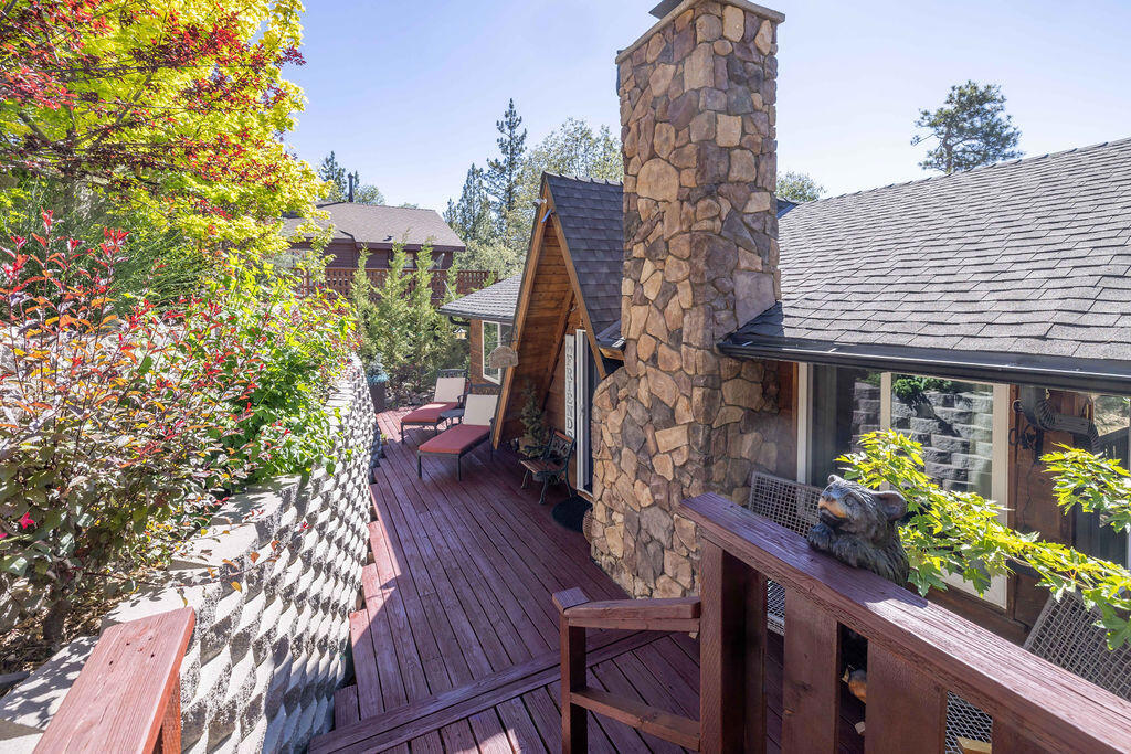 1126 Crags Lane