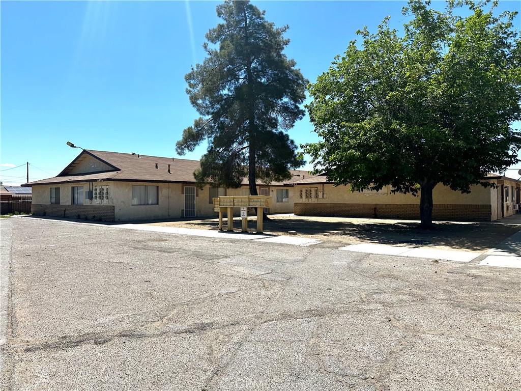 11661 11665 White Avenue 4