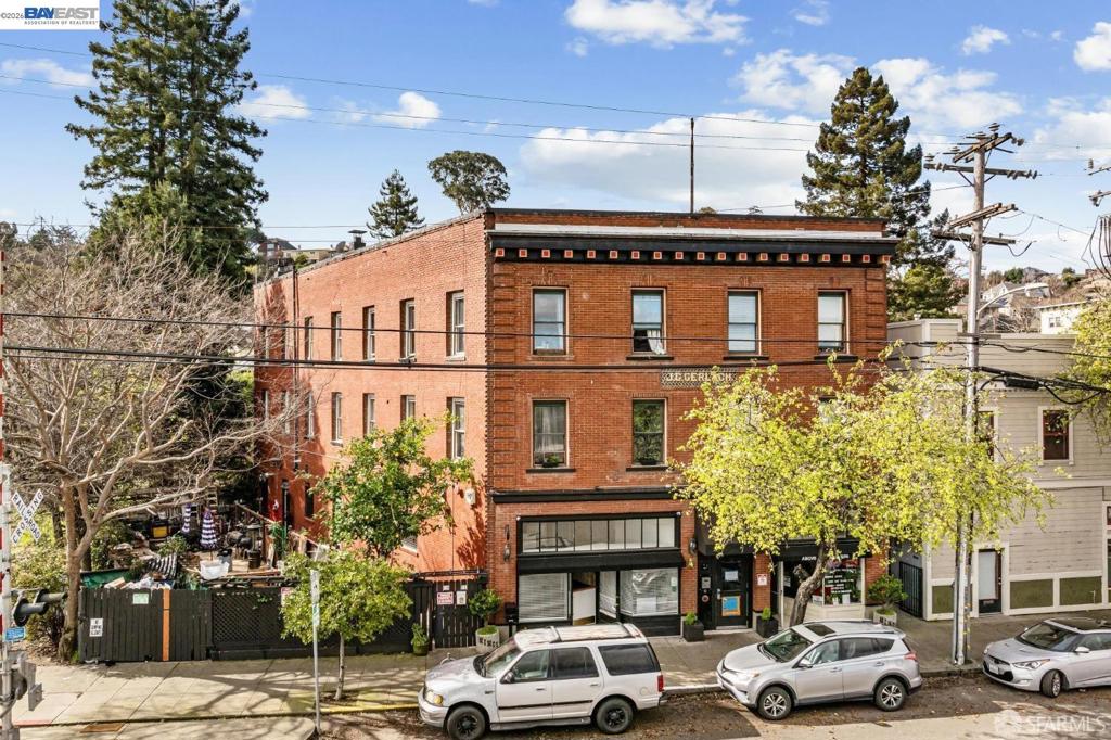 1 W Richmond Ave