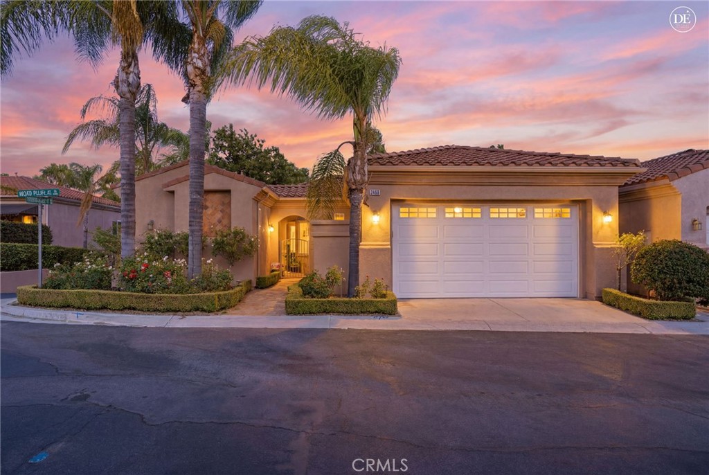 5640 Queen Palms