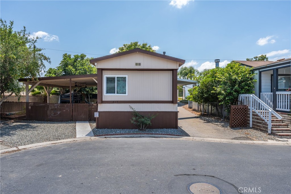 3825 Crestmore 313
