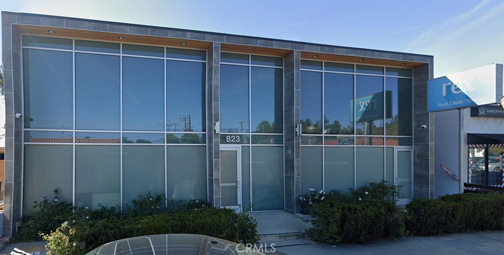 823 N Harbor
