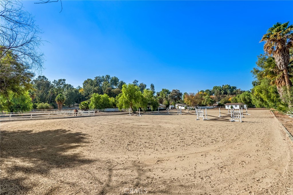 5547 PARADISE VALLEY Road