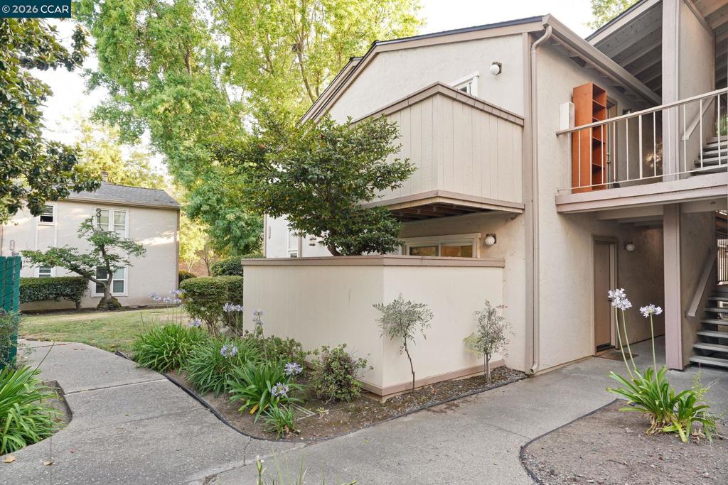 385 Camelback Rd 7