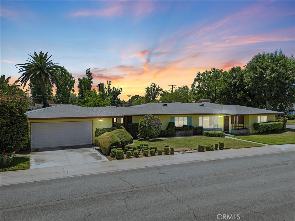 306 E Hawthorne