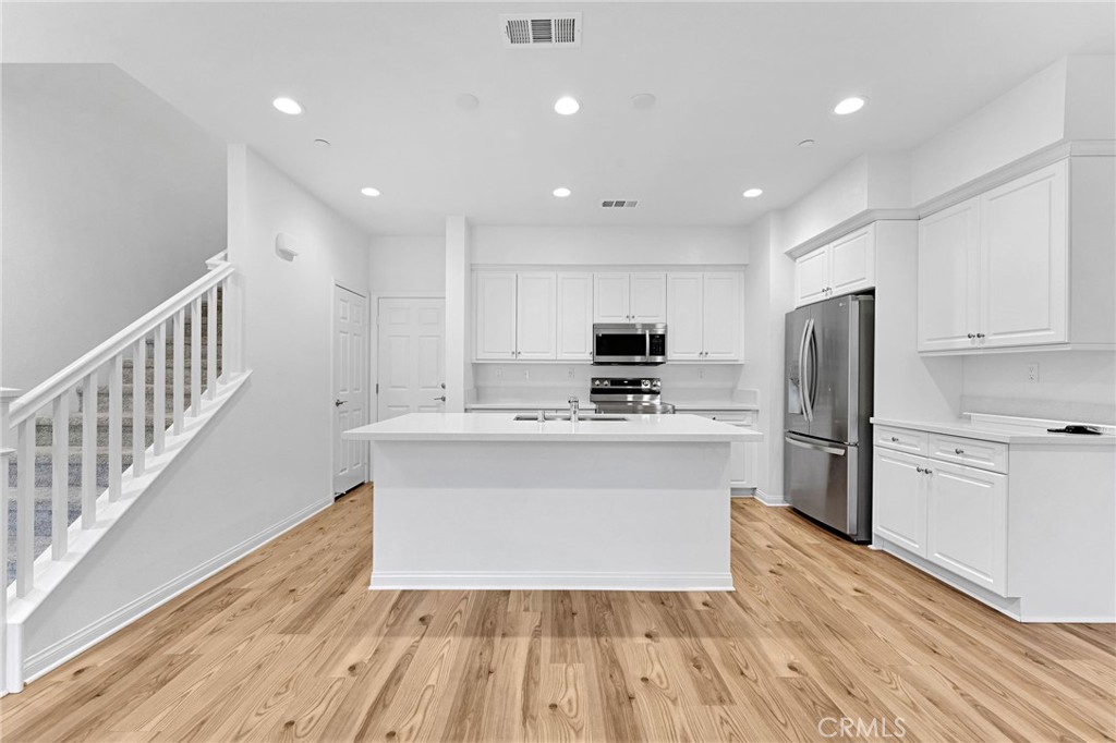 10765 Graphite St