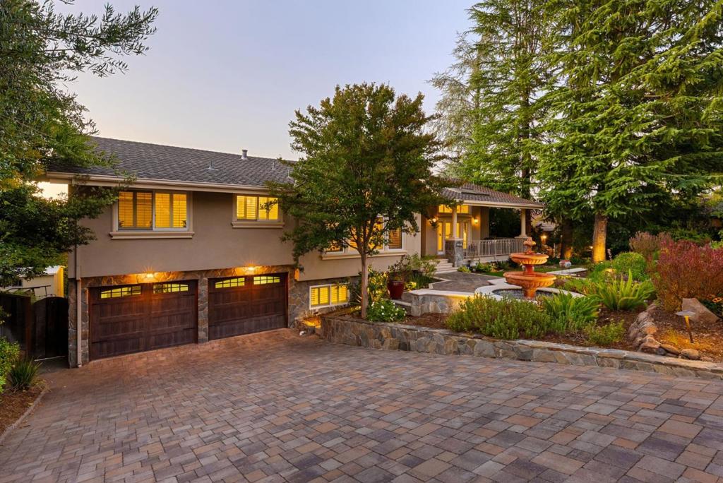 1394 Hillcrest Drive