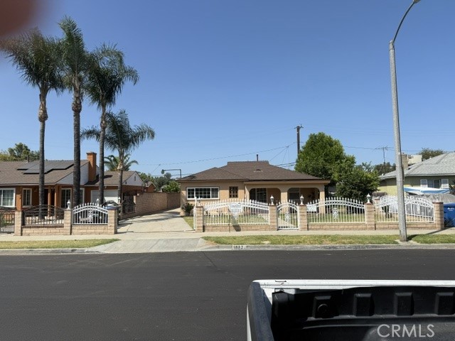 1082 Fremont