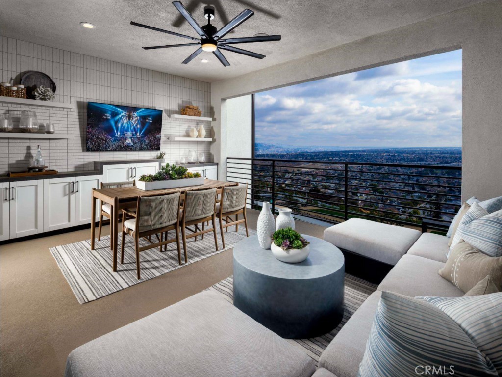 355 Mariposa Way
