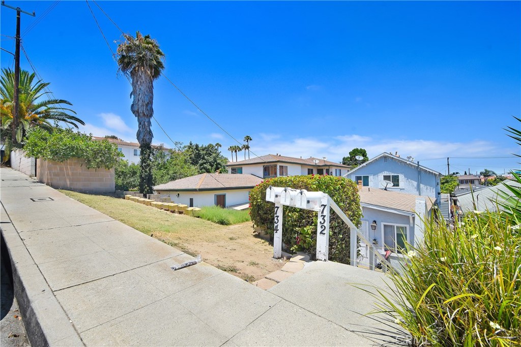 732 W 21st
