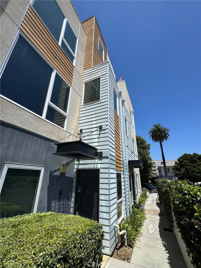 5628 Observation Lane