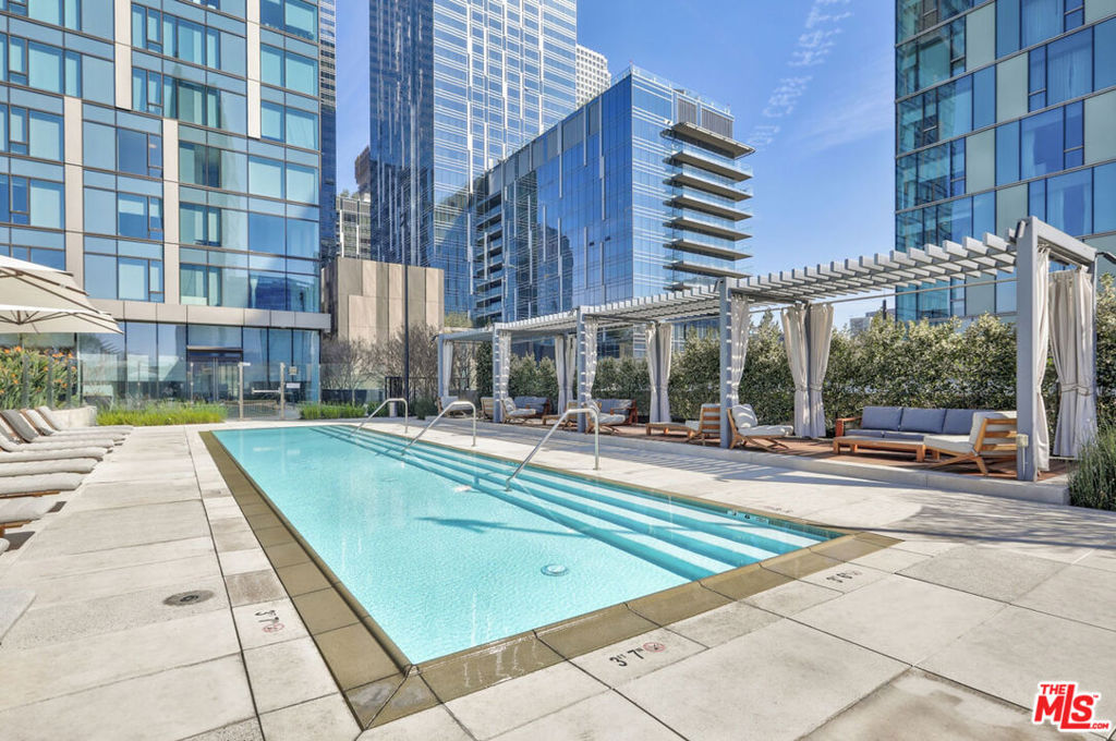 889 Francisco Street 909