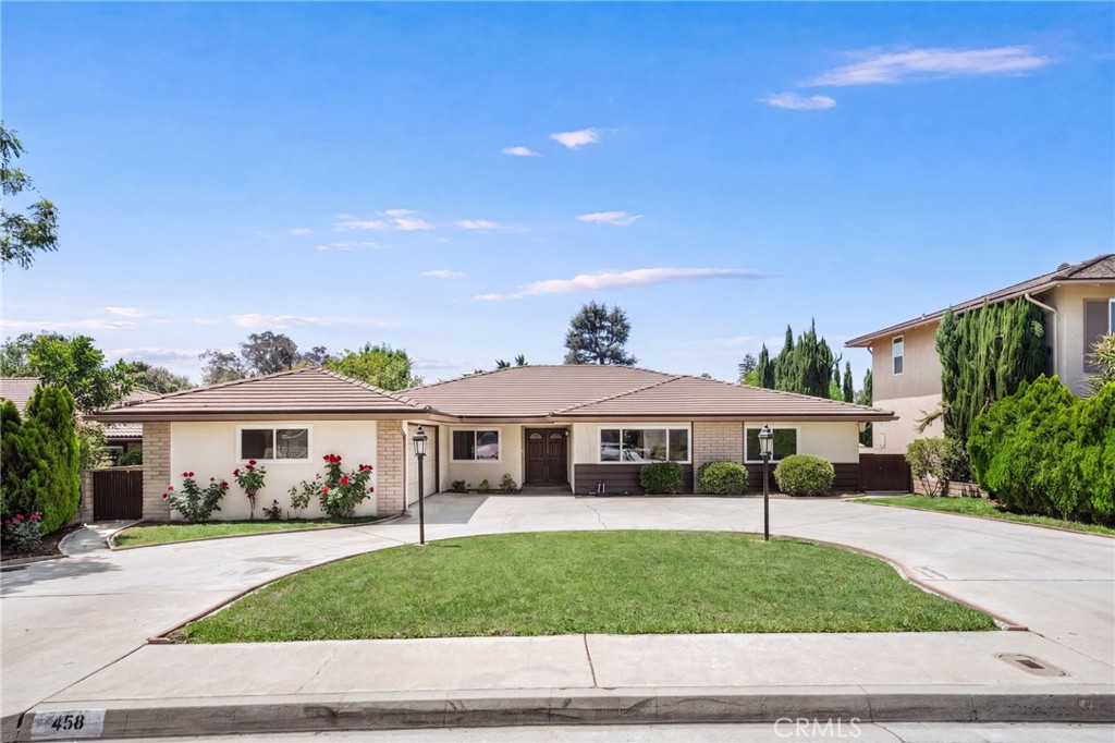 458 W Winnie Way