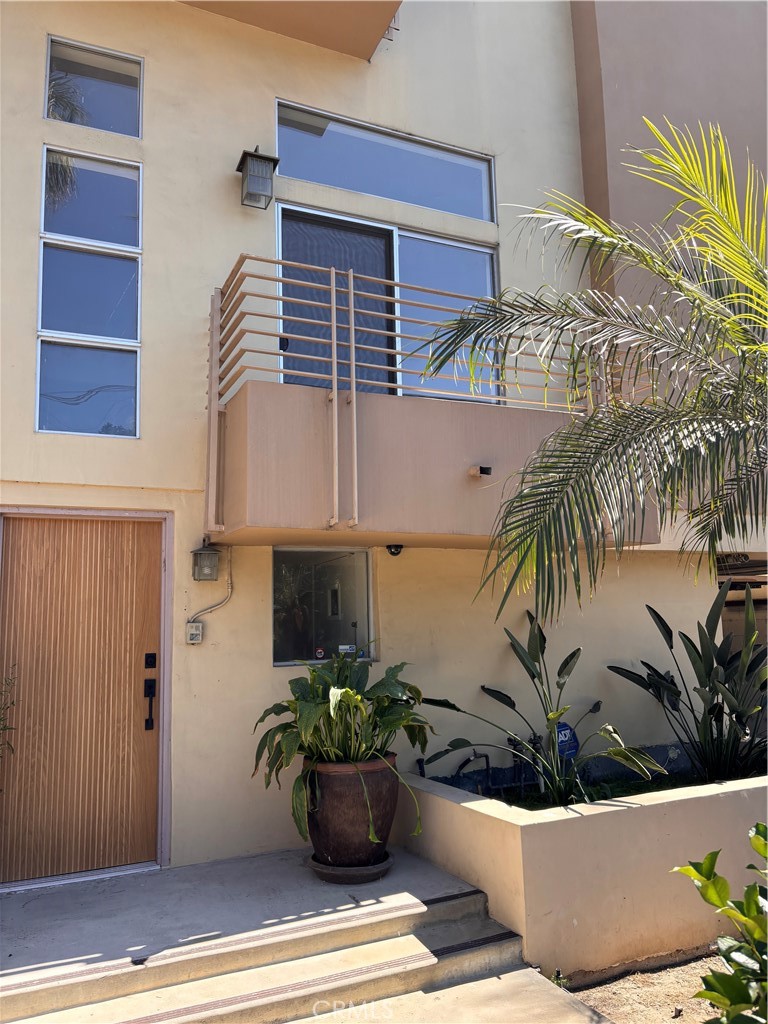 13440 Moorpark Street 101