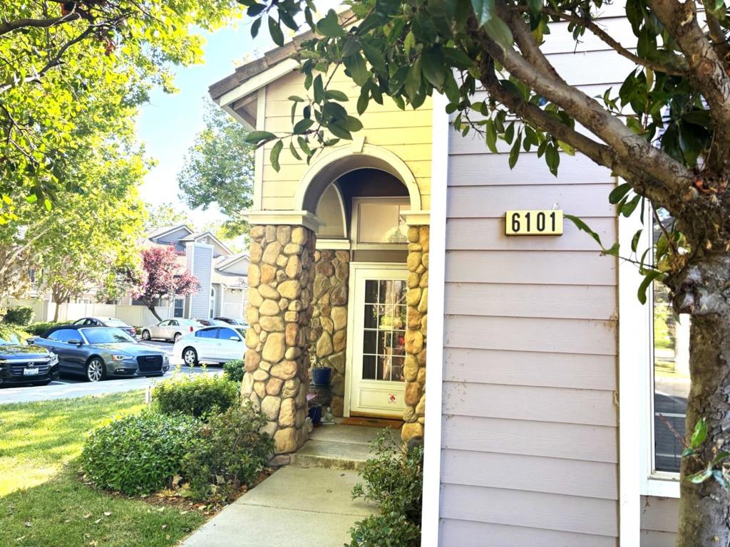 6101 Lambeck Lane