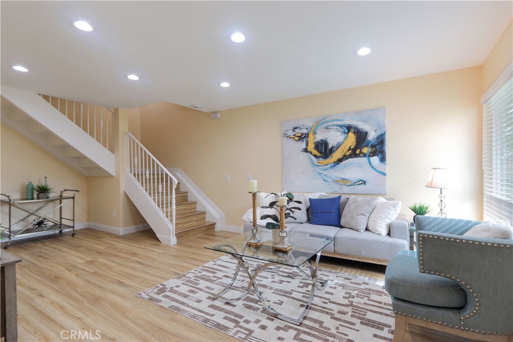 2713 W Northwood