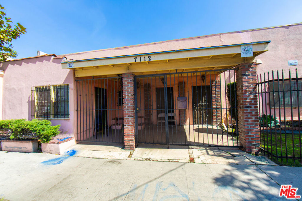 7112 S Victoria Avenue