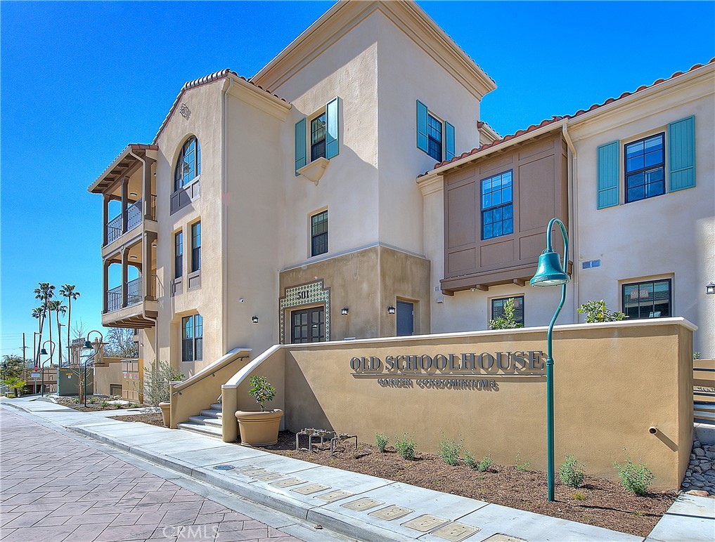 501 W Foothill Boulevard 202