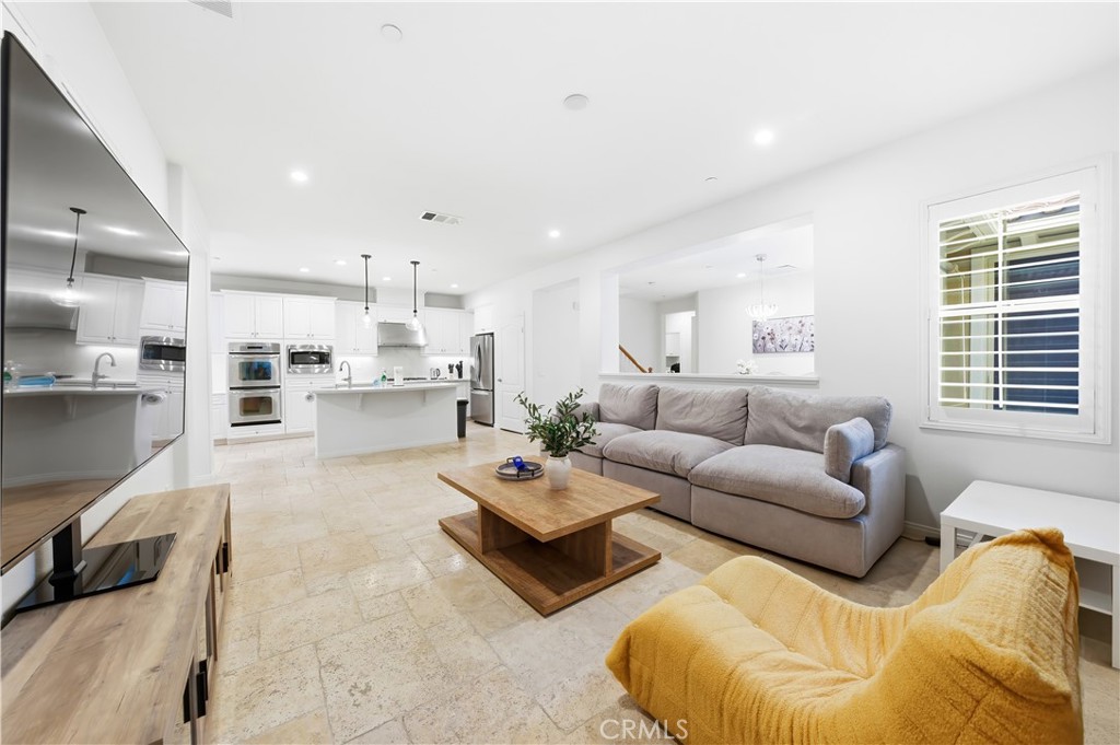 37 Roycroft