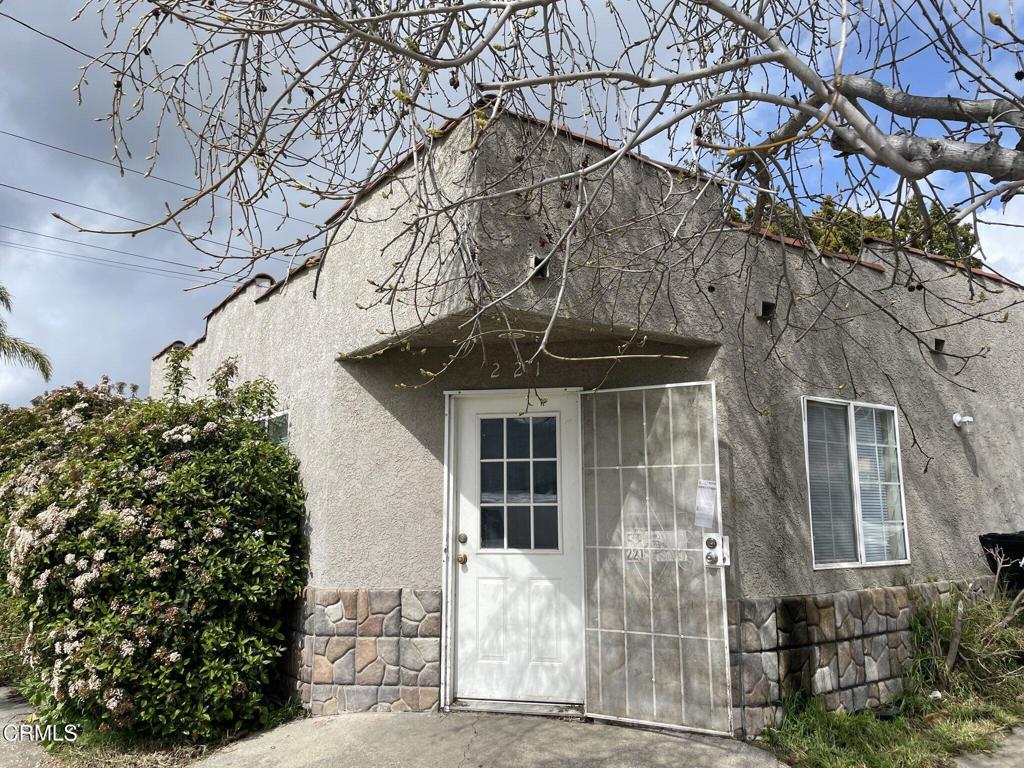 221 E Santa Paula Street