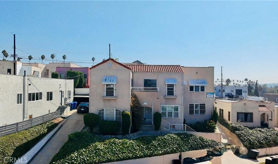 2116 S Palm Grove Avenue