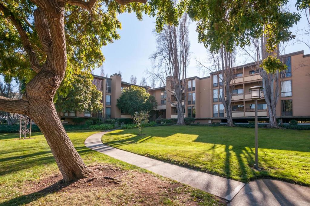 1170 Foster City Boulevard 303