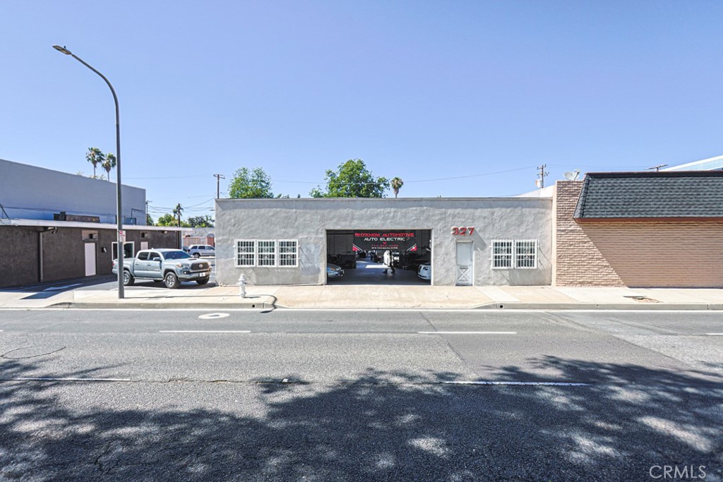 327 W 17th