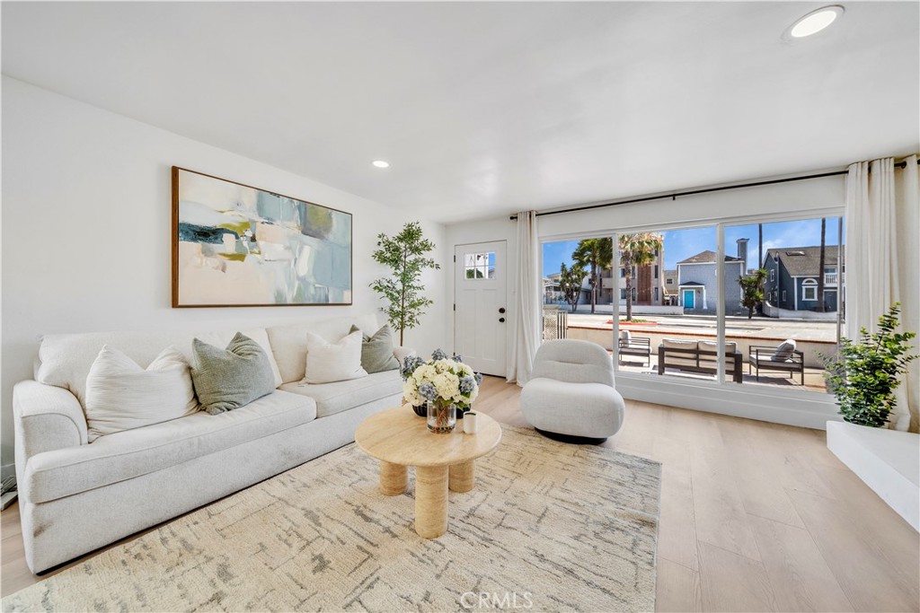 920 W Balboa