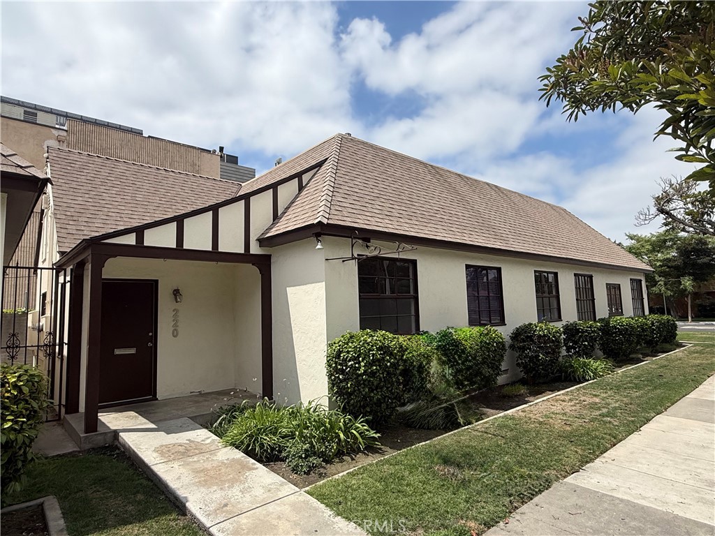 220 W Cypress