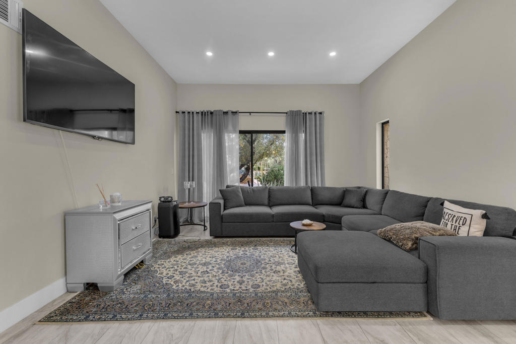 5803 Los Santos Drive 19