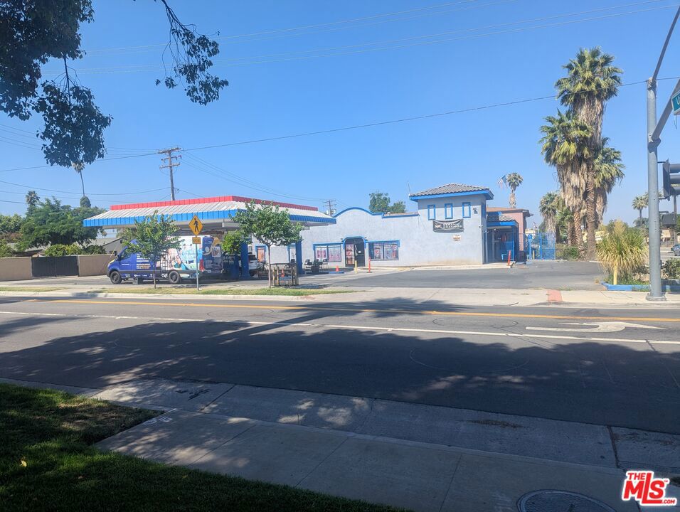 2100 University Avenue