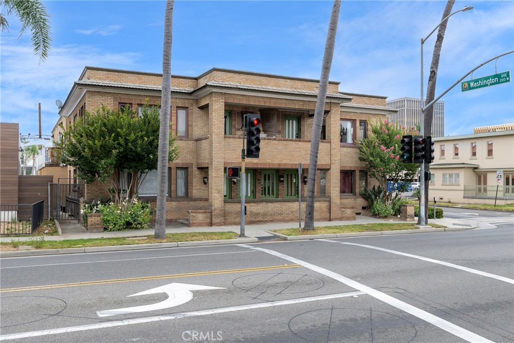 1301 N Broadway