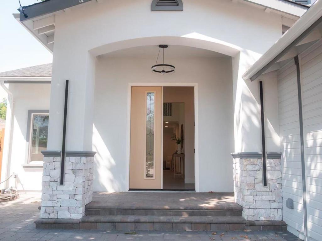 2521 Coconut Drive