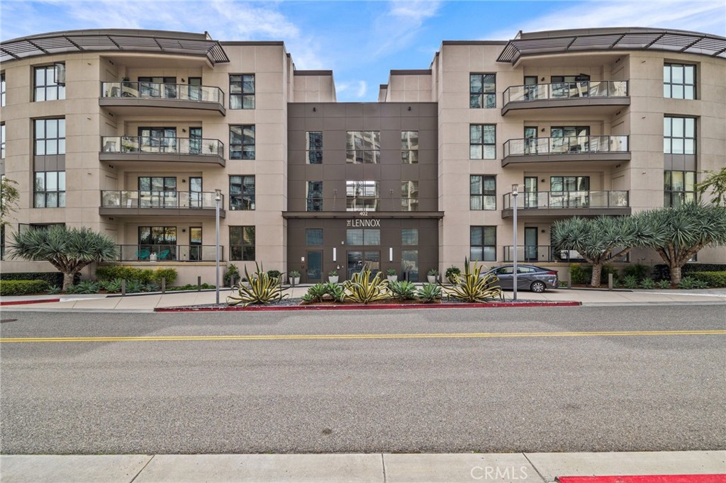 402 Rockefeller 305