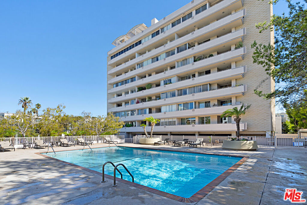 1333 S Beverly Glen 302