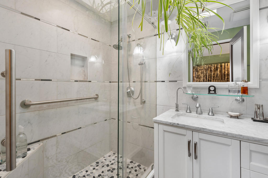 401 E Vista Chino 6