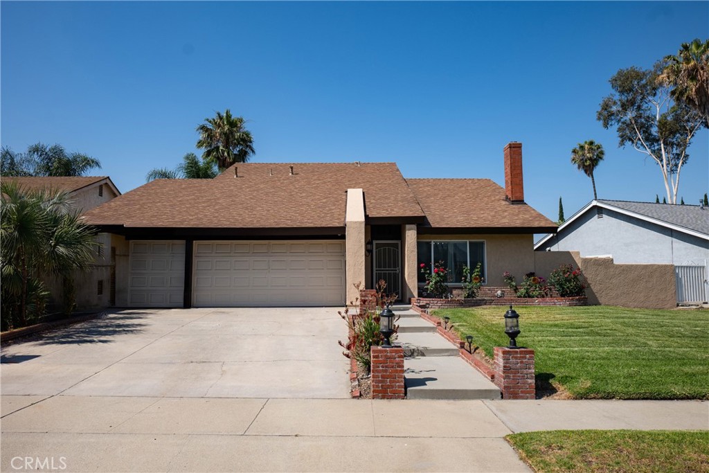 2852 E Walnut