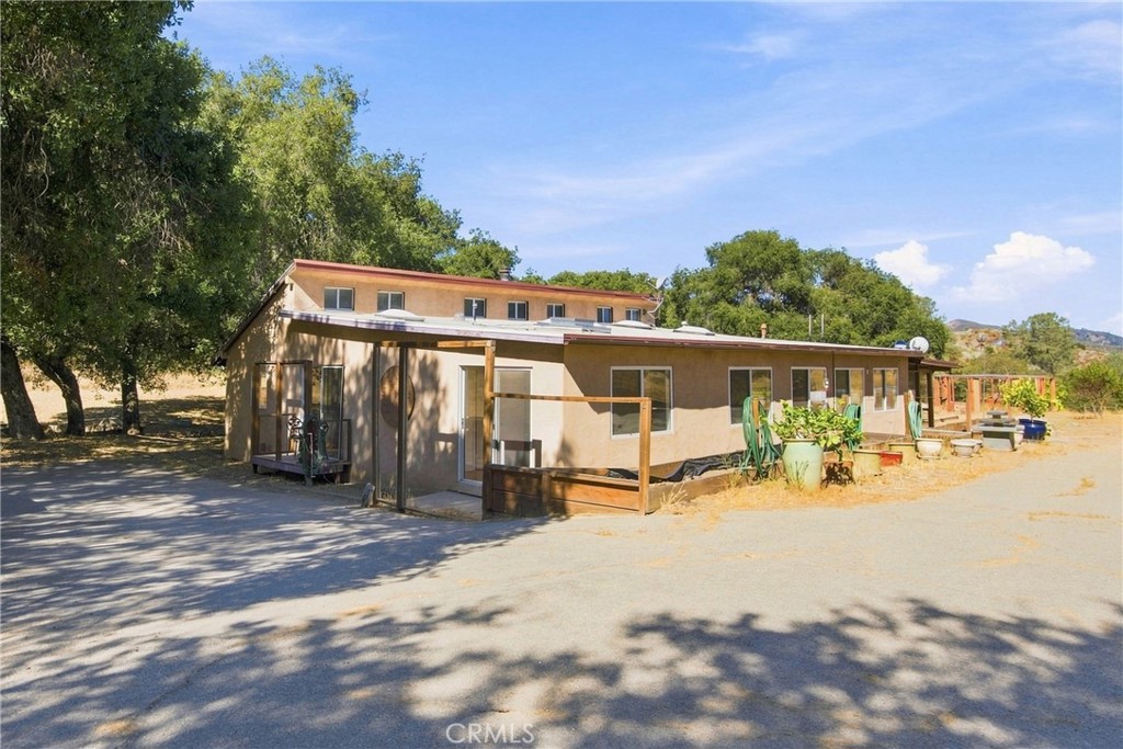 5885 Lion Ridge