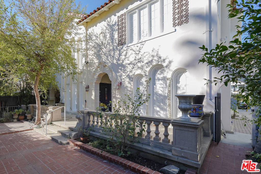 1815 Grace Avenue