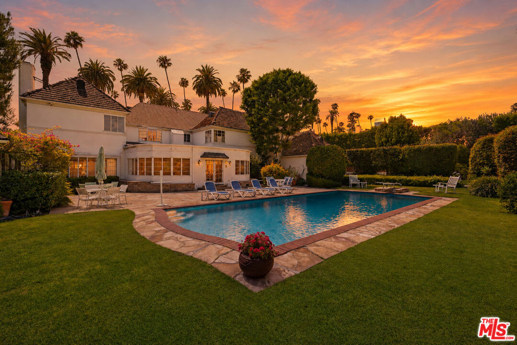 904 N Beverly Drive