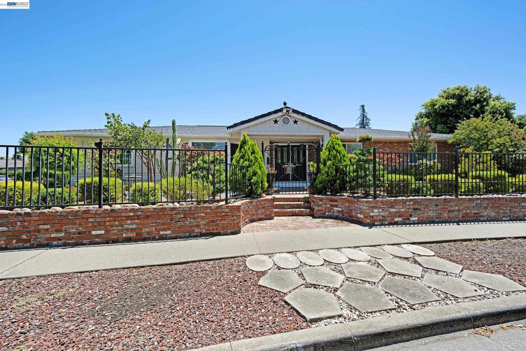 1742 Mendocino Dr