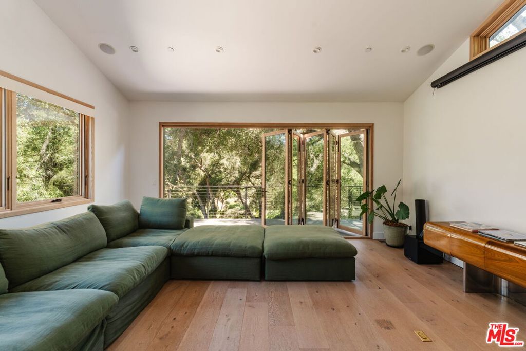 1149 Old Topanga Canyon Road