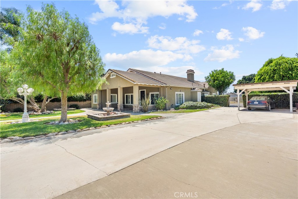 2032 South Helen