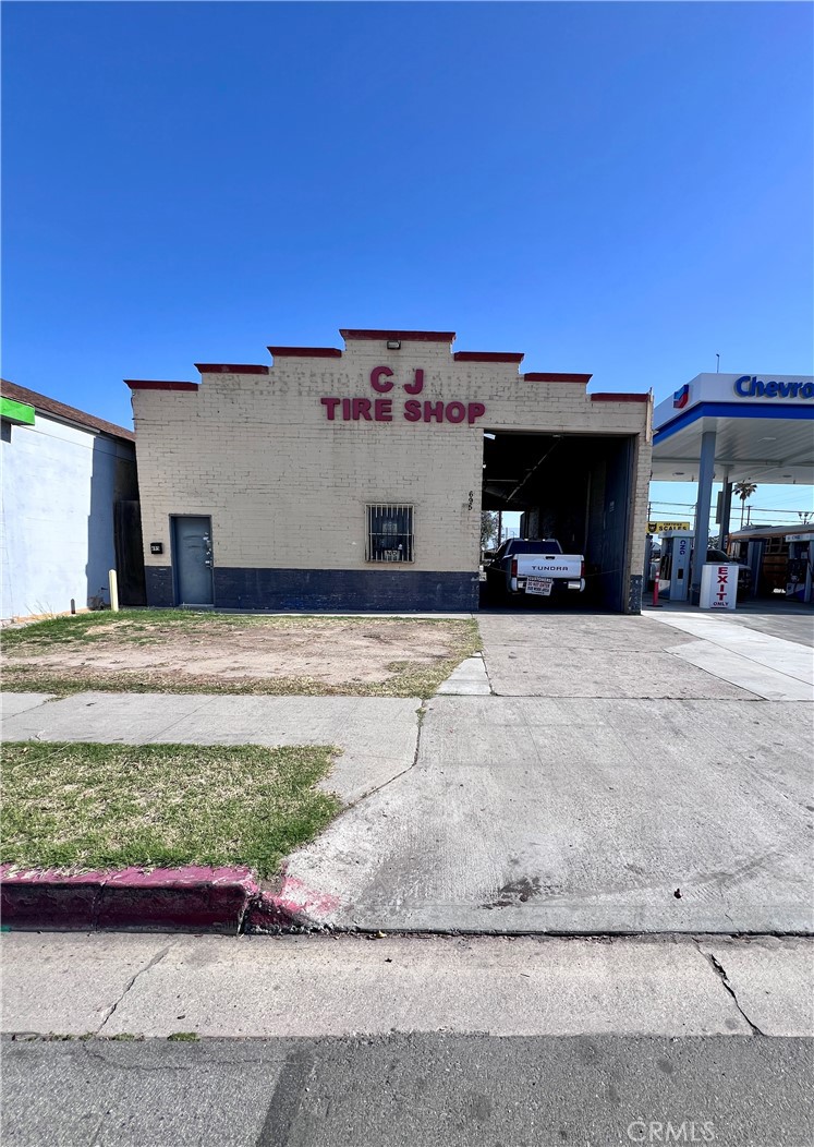 695 E Valley